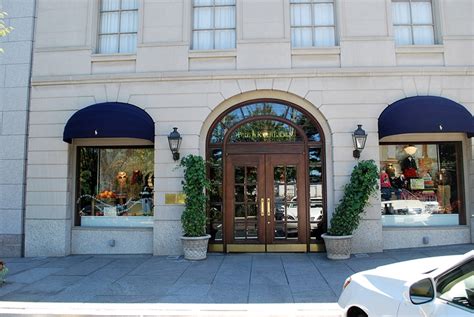 gucci miracle mile manhasset|Store Directory .